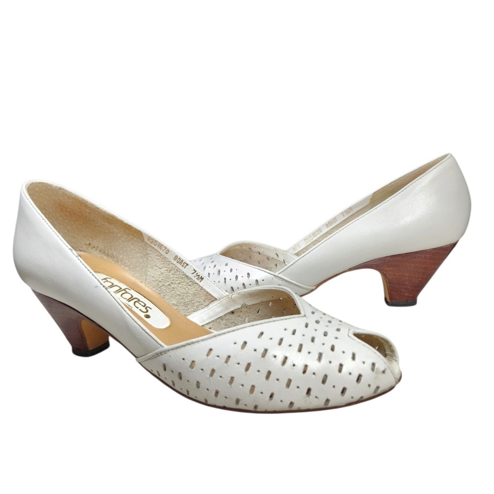 Vintage White Leather Peep Toe Kitten Heels Perforated Cutout Wood Cone Pump 7.5